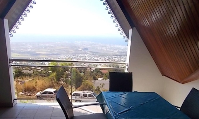 Bois de Nefles Apartment | Homerez - Appartement 12 km away from the beach for 4 ppl. at Saint-Paul