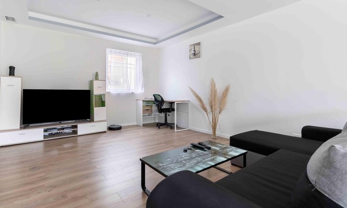 Floirac House | Homerez - Beautiful house for 6 ppl. with terrace at Floirac