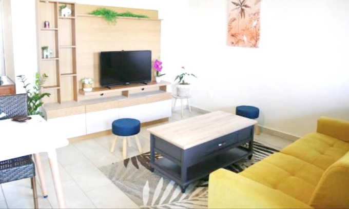 Centre-Ville Apartment | Homerez - Beautiful appartement for 7 ppl. with balcony at Saint-Pierre