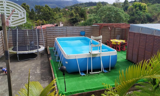 La Plaine des Cafres Villa | Homerez - Big villa for 12 ppl. with swimming-pool, jacuzzi, garden and terrace
