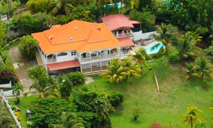 L'Houezel Apartment | Homerez - Big appartement 1 km away from the beach for 10 ppl. with shared pool