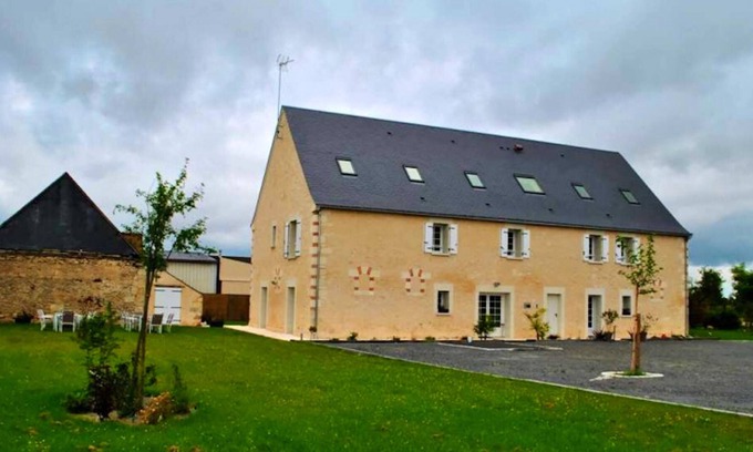 Saint-Epain House | Homerez - Big house for 27 ppl. with terrace at Saint-Épain