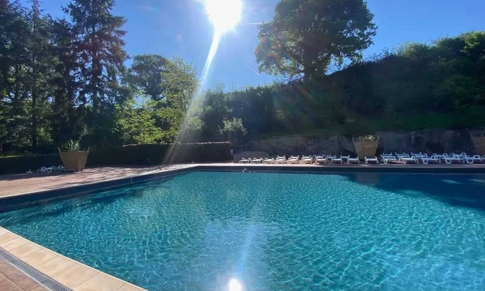 Saint-Cheron House | Homerez - Bungalow in Saint-Chéron