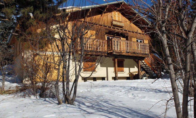 Saint-Chaffrey Ski Chalet | Homerez - Chalet in Saint-Chaffrey, mountain view