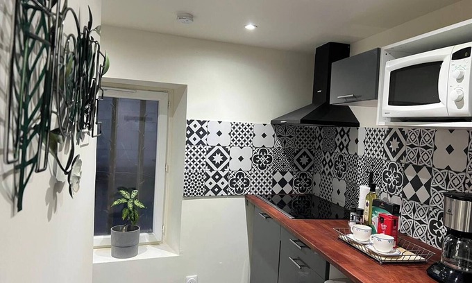 Stains Apartment | Homerez - Charming Apartment in Stains with Balcony