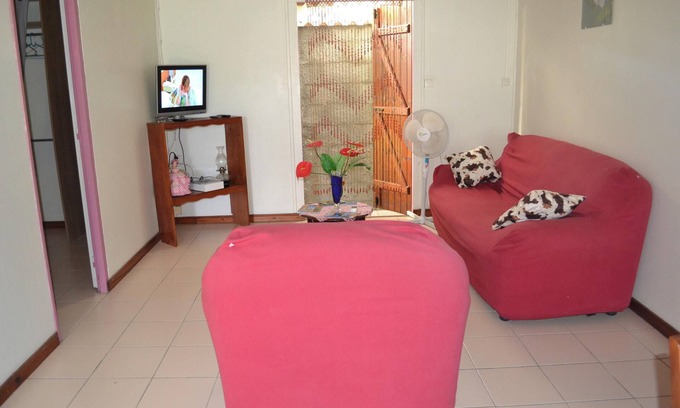 Le Bourg House | Homerez - Charming house in Morne-À-l'Eau, terrace