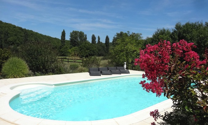 Leobard Villa | Homerez - Elegant Villa in Léobard, Private Pool