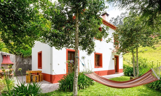 Camacha House | Homerez - Exceptional house with terrace