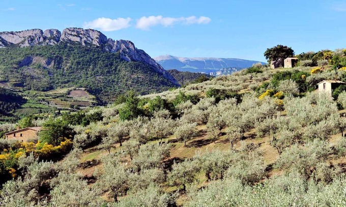 La Roche-sur-le-Buis House | Homerez - House for 6 ppl. with shared pool and terrace at La Roche-sur-le-Buis