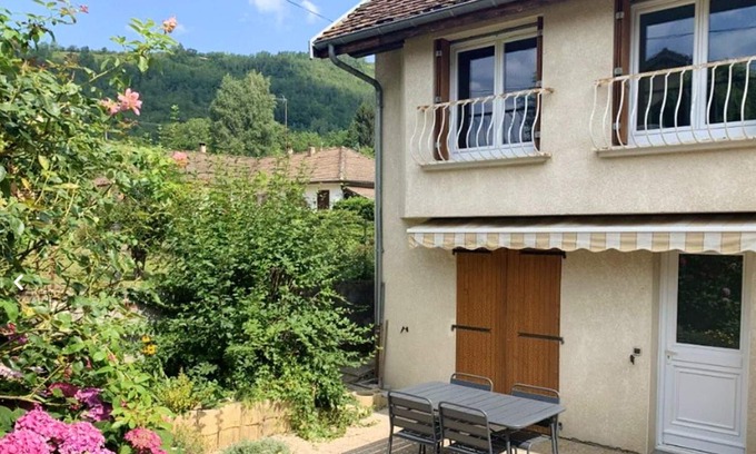 Vaulnaveys-le-Haut House | Homerez - House for 4 ppl. with garden and terrace at Vaulnaveys-le-Haut