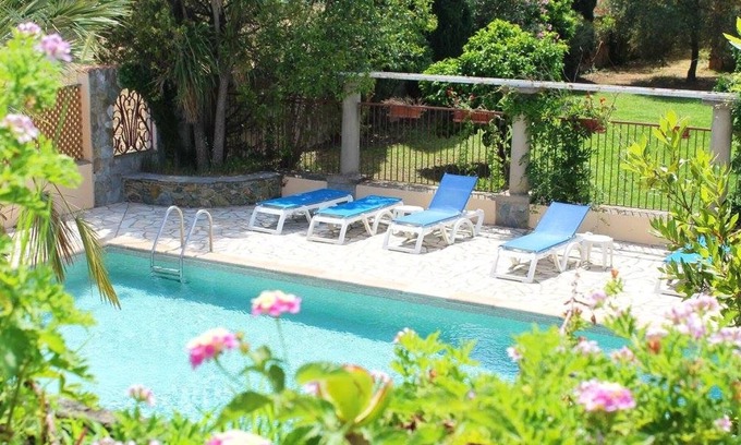 Querciolo House | Homerez - House 4 km away from the beach for 4 ppl. with shared pool and garden