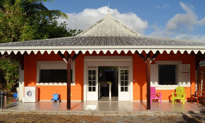 Saint-Pierre House | Homerez - House 5 km away from the beach for 7 ppl. with garden at Saint-Pierre