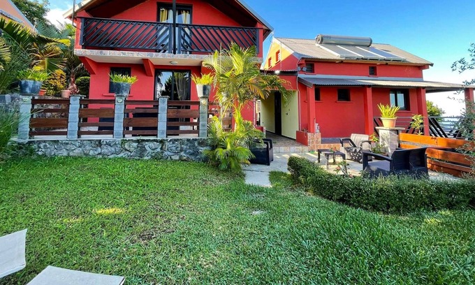 Trois-Bassins House | Homerez - House 7 km away from the beach for 3 ppl. with garden at Trois Bassins