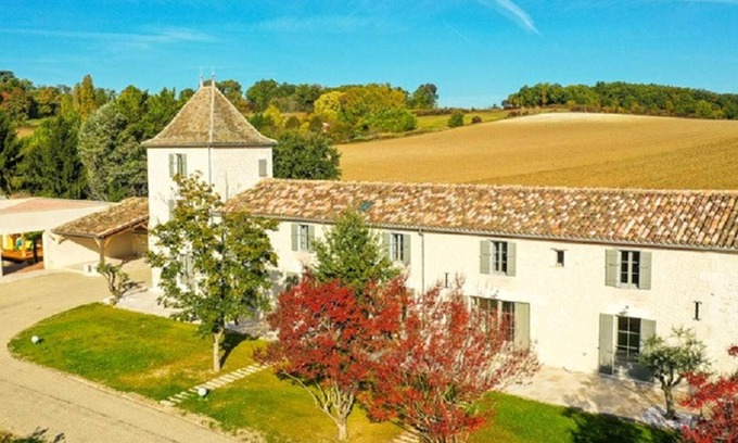 Eymet House | Homerez - House for 6 ppl. with shared pool, garden and terrace at Eymet