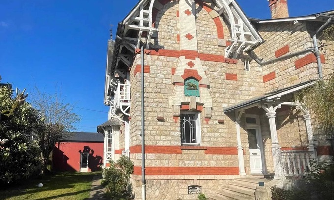 Nemours House | Homerez - House in Nemours + Jacuzzi