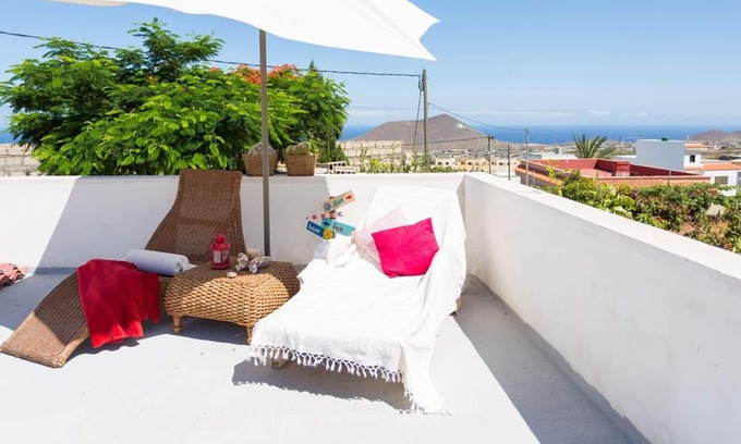 Arafo House | Homerez - Nice house 4 km away from the beach for 6 ppl. with sea view at Arafo