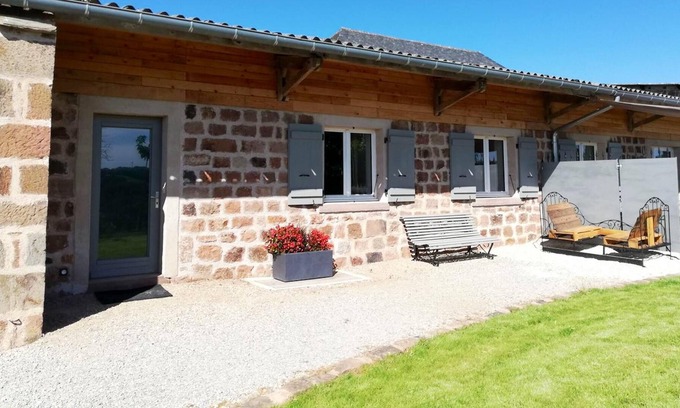 Nauviale House | Homerez - Nice house for 6 ppl. with shared pool, garden and terrace at Nauviale