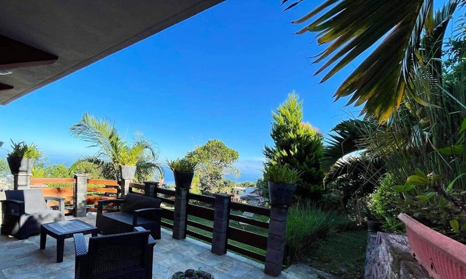 Trois-Bassins House | Homerez - Nice bungalow 7 km away from the beach for 3 ppl. at Les Trois Bassins