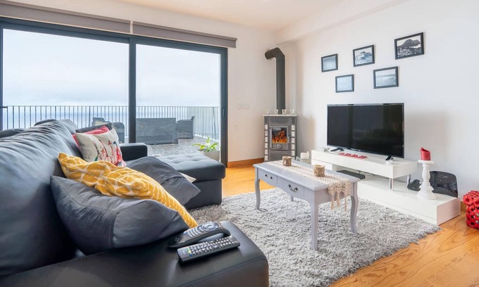 Porto Moniz House | Homerez - Spacious house 1 km away from the beach for 6 ppl. with swimming-pool