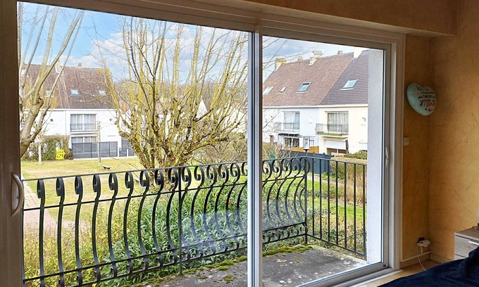 Maurepas House | Homerez - Spacious House in Maurepas with Garden and Terrace