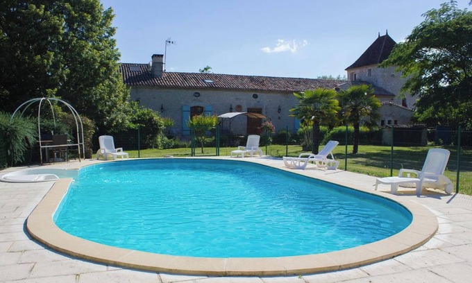 Thenac House | Homerez - Spacious House in Thénac with Private Pool