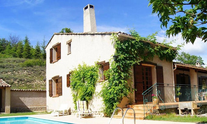 Riez Villa | Homerez - Spacious villa for 7 ppl. with swimming-pool and terrace at Riez