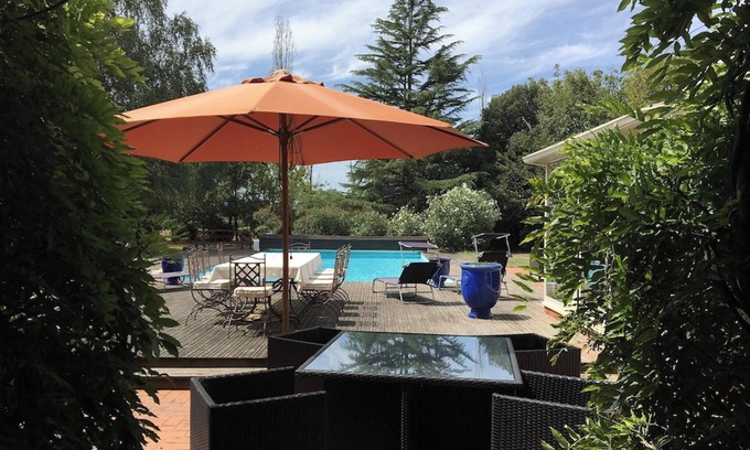 Nalliers Villa | Homerez - Spacious Villa in Nalliers with Private Pool