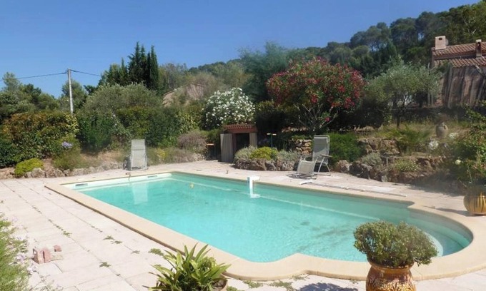 Pierrefeu-du-Var Apartment | Homerez - Studio in Pierrefeu-du-Var