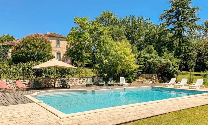 Villeneuve-sur-Lot Villa | Homerez - Villa in Villeneuve-sur-Lot