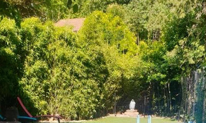 Bassan Villa | Homerez - Villa for 8 ppl. with swimming-pool, garden and terrace at Bassan