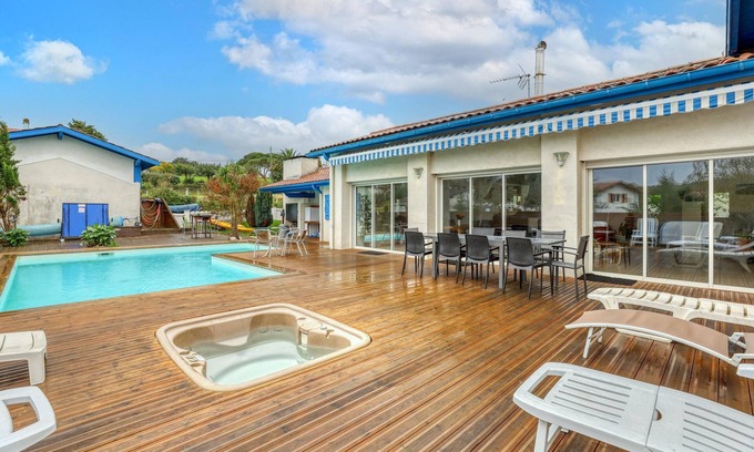 Bidart Villa | Homerez - Villa in Bidart with Pool