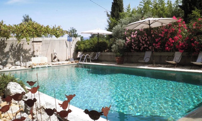 Oppede Apartment | Homerez - Welcoming apartment with pool in Oppède 70 m²