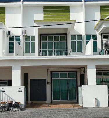 Bota House | Homestay Seri Iskandar By Ummi