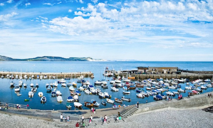Lyme Regis Cottage | Homestead, Lyme Regis is a cosy riverside cabin, 10 mins walk from the beach