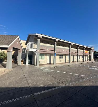 Los Banos Hotel | HomeTown Inn