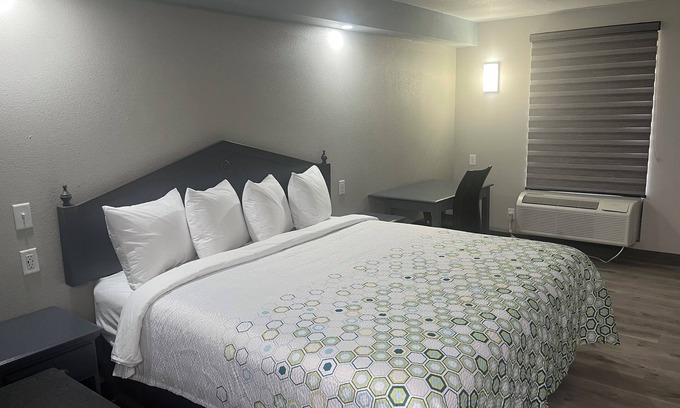 Athens Hotel | HomeTowne Studios by Red Roof Athens, TN