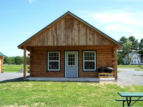 Bingham House | Homey Cabin Rentals Nestled in Nature along Kennebec River, Maine