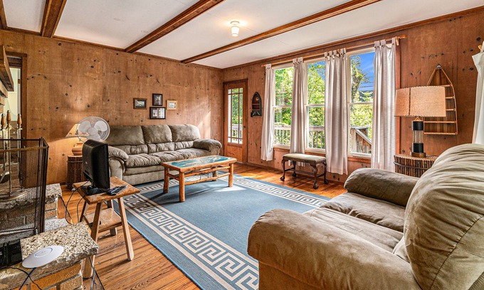 Frankfort Cottage | Homey cabin with lake access, firepit, yard games, kayaks, & basketball court