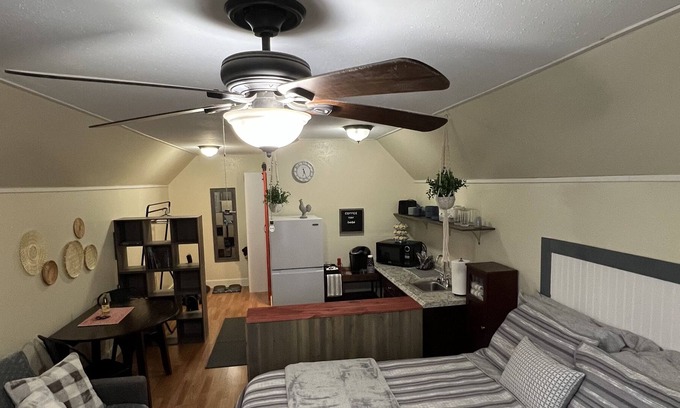 Palmer Apartment | Homey comfortable studio in the heart of Palmer