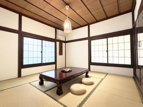 Chinatown Apartment | homey I 横浜中華街の中に位置する120平米一戸建まるごと貸切 I ダブルサイズ寝具8台最大16人 I 元町中華街駅徒歩3分