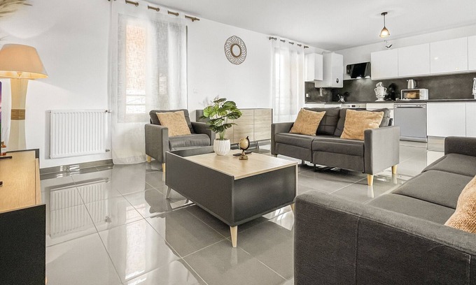 Annemasse Apartment | Homey Luxury - Near downtown, transport, Geneva