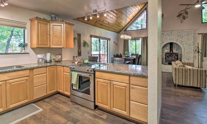 Pinetop Cottage | Homey Pinetop-lakeside Gem Near Lake + Trails