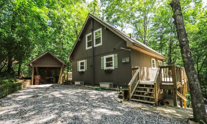 Helen House | Honey Bear Hideaway