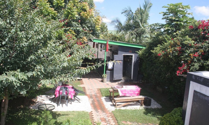 Lusaka Cabin | Honeybed Lodge