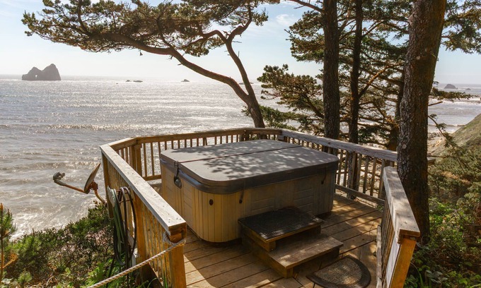 Gold Beach House | Honeymoon Cove- Exclusive Beach, Ocean View & Spa