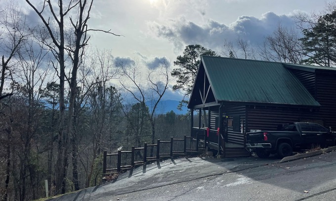 Sevierville Cabin | Honeymoon/Romantic Getaway - Gated Community- Private Hot Tub w/Mountain Views