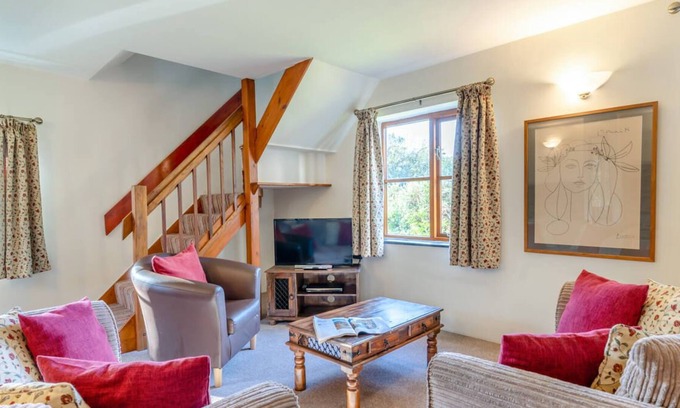 Llanfyrnach House | Honeysuckle Cottage - Wellstone