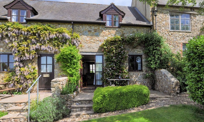 Axminster Cottage | Honeysuckle Cottage