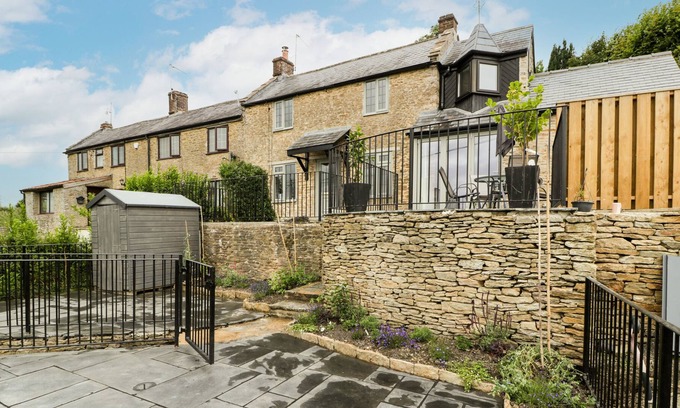 Frome House | HOOPERS LODGE, family friendly, luxury holiday cottage in Frome