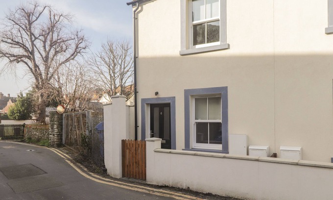 Hythe Cottage | HOPE COTTAGE, country holiday cottage, with a garden in Hythe